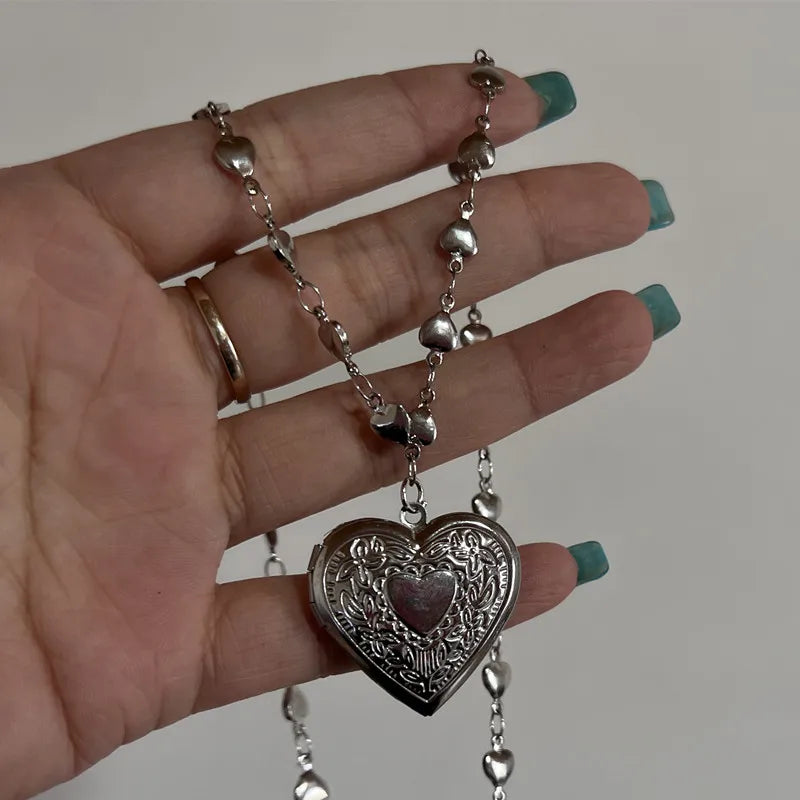 Pendentif médaillon en forme de cœur romantique, ouvrable, couleur argent, cadre Photo en acier inoxydable, collier à breloques pour femmes et hommes, bijoux cadeau