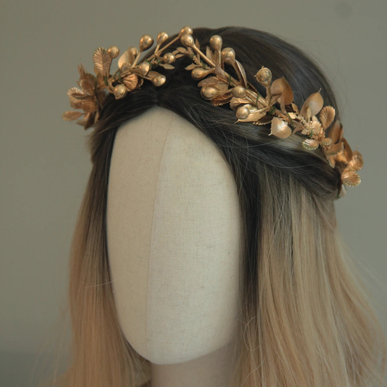 Couronne de feuilles d'or bordeaux or elfique cercueil fantaisie couronne de fleurs fée casque mariée front postiche fée diadème pour rena