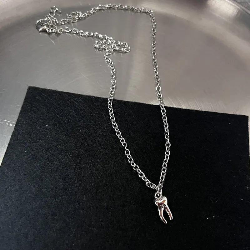 Y2K Flail – collier avec pendentif en forme de cœur et de dents pour femmes et hommes, breloque Grunge Punk, bijoux à la mode ﻿