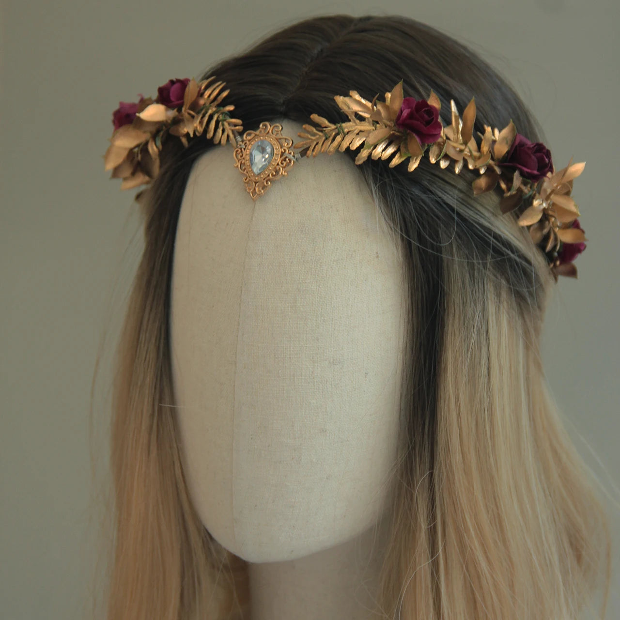 Couronne de feuilles d'or bordeaux or elfique cercueil fantaisie couronne de fleurs fée casque mariée front postiche fée diadème pour rena