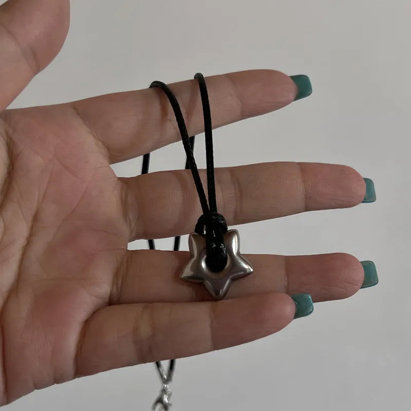 Collier avec pendentif pentagramme étoile en acier et titane creux pour femmes et hommes, chaîne en corde noire, ras du cou, bijoux de fête Y2k, nouvelle mode coréenne
