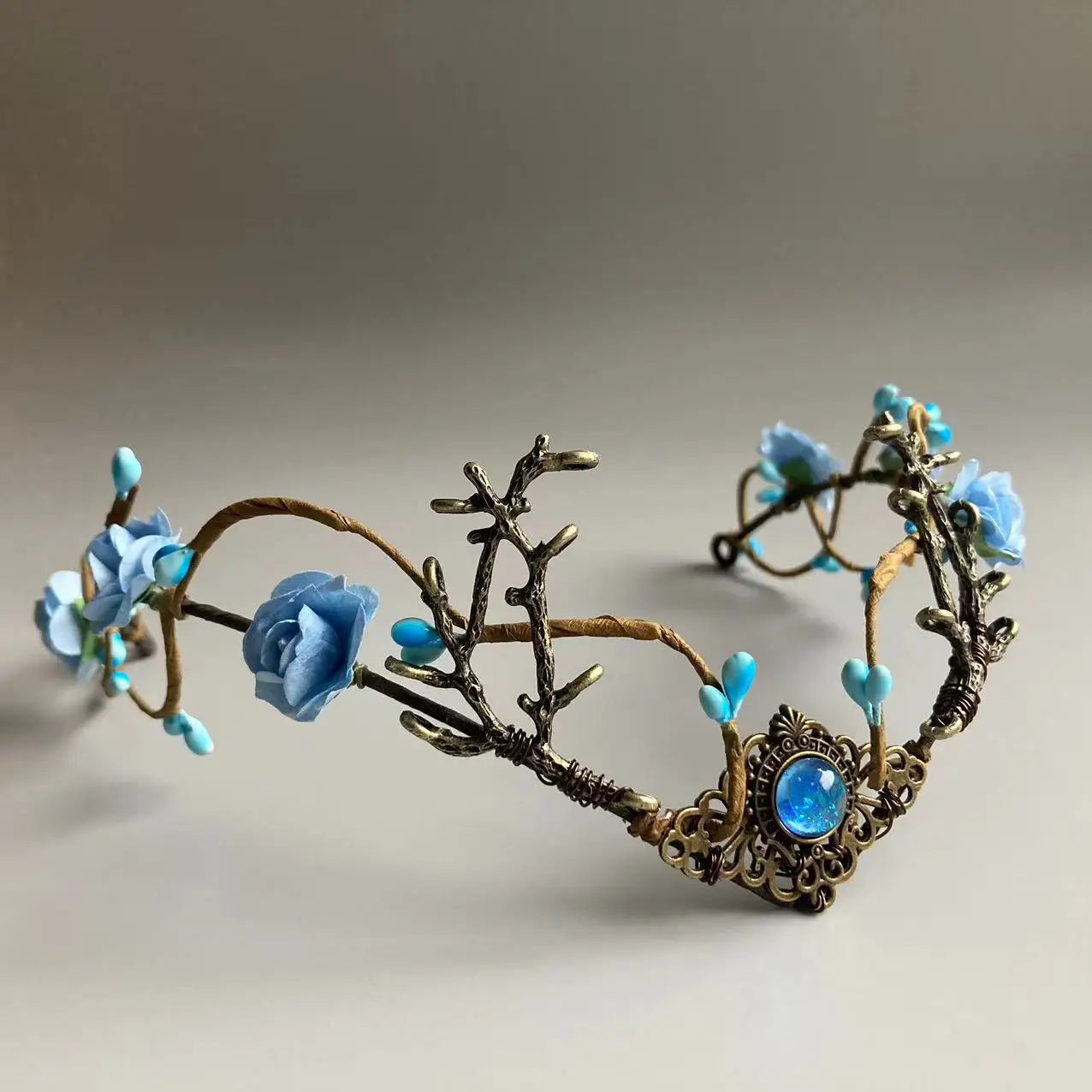 Couronne de Fleurs Bleues Faite à la Main, Elfe de Calcul de Terre, Bande de Sauna, Pièce de Cowclet de la Forêt, Cosplay de la Renaissance d'Halloween pour Femme et Fille