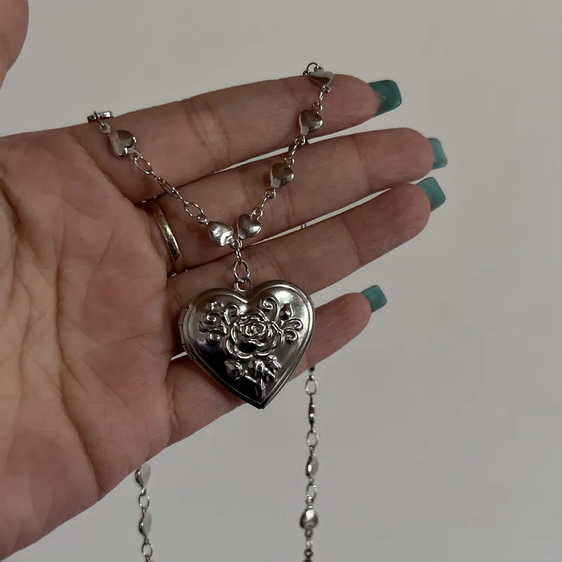 Pendentif médaillon en forme de cœur romantique, ouvrable, couleur argent, cadre Photo en acier inoxydable, collier à breloques pour femmes et hommes, bijoux cadeau