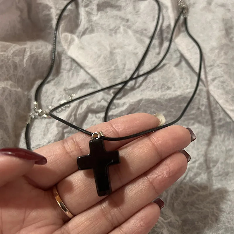 Collier gothique Vintage avec pendentif croix rouge, corde noire, pour Couple, bijoux, accessoires esthétiques
