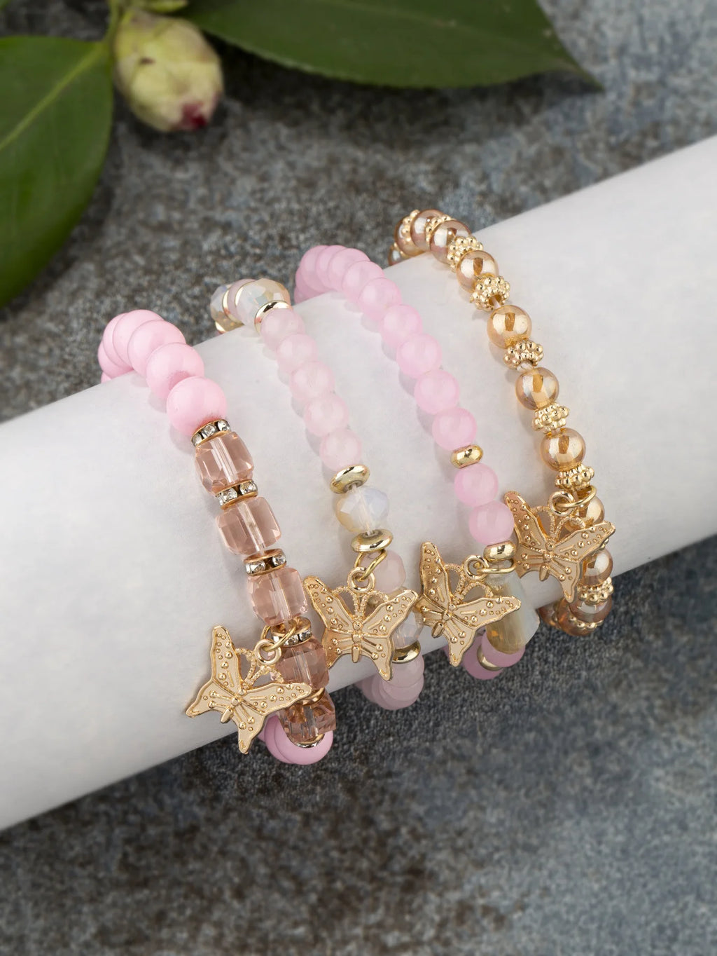 Ensemble de bracelets en perles papillon pour femmes, 4 pièces, tendance, perles acryliques roses, chaîne élastique, bohème, bijoux de fête, cadeau