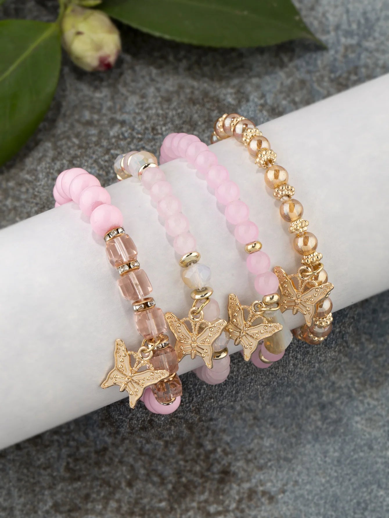 Ensemble de bracelets en perles papillon pour femmes, 4 pièces, tendance, perles acryliques roses, chaîne élastique, bohème, bijoux de fête, cadeau