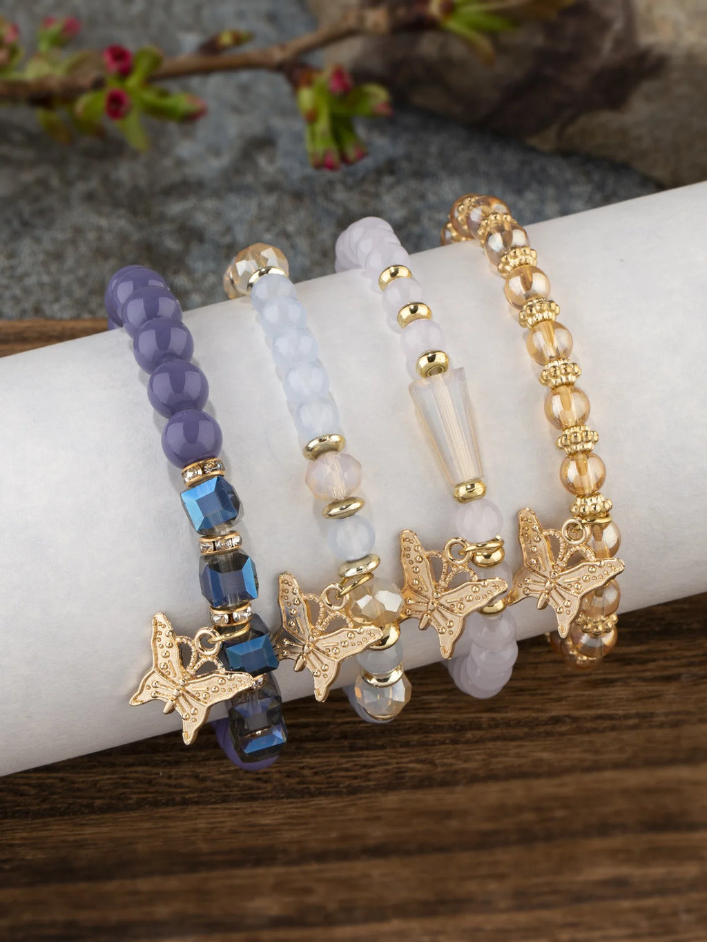 Ensemble de bracelets en perles papillon pour femmes, 4 pièces, tendance, perles acryliques roses, chaîne élastique, bohème, bijoux de fête, cadeau