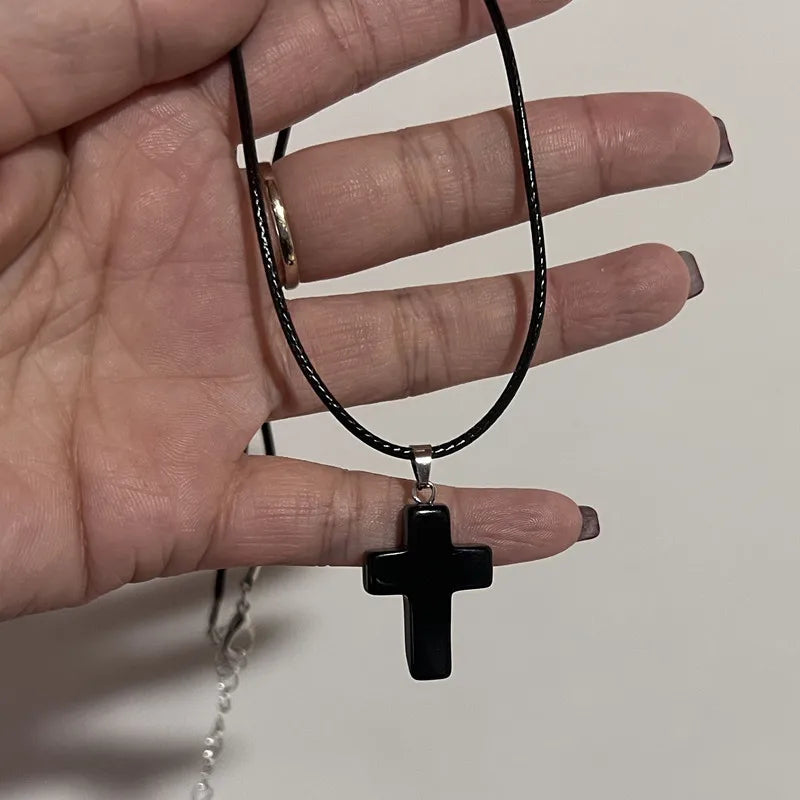 Collier gothique Vintage avec pendentif croix rouge, corde noire, pour Couple, bijoux, accessoires esthétiques