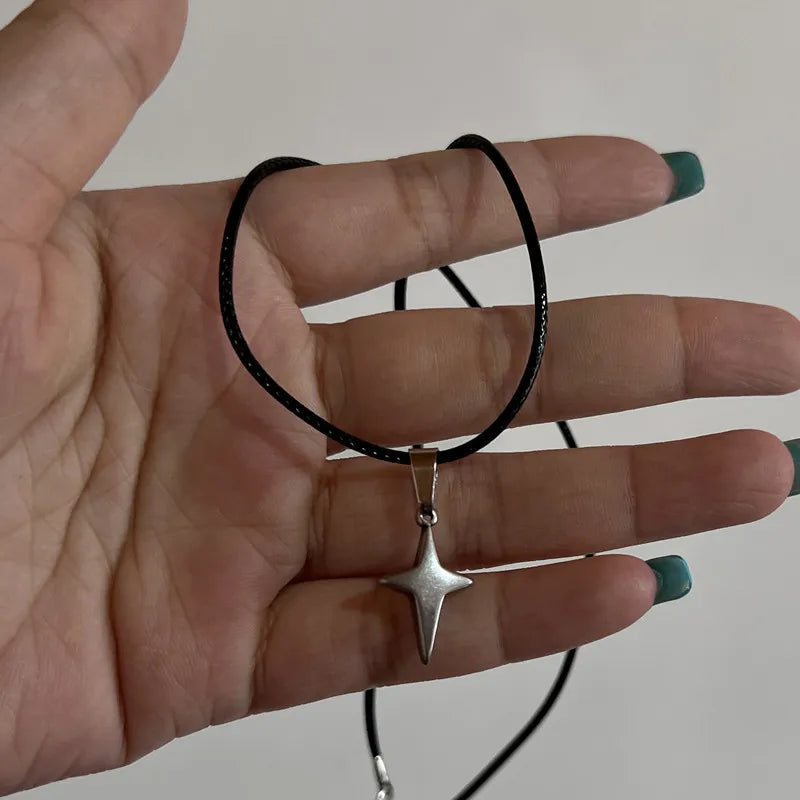 Collier avec pendentif pentagramme étoile en acier et titane creux pour femmes et hommes, chaîne en corde noire, ras du cou, bijoux de fête Y2k, nouvelle mode coréenne