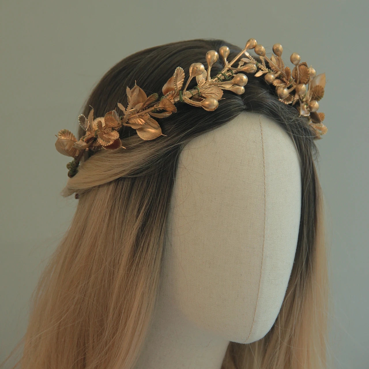 Couronne de feuilles d'or bordeaux or elfique cercueil fantaisie couronne de fleurs fée casque mariée front postiche fée diadème pour rena