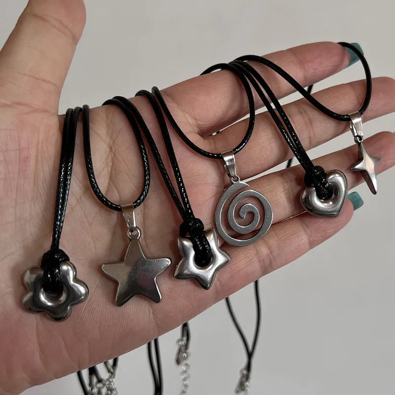 Collier avec pendentif pentagramme étoile en acier et titane creux pour femmes et hommes, chaîne en corde noire, ras du cou, bijoux de fête Y2k, nouvelle mode coréenne