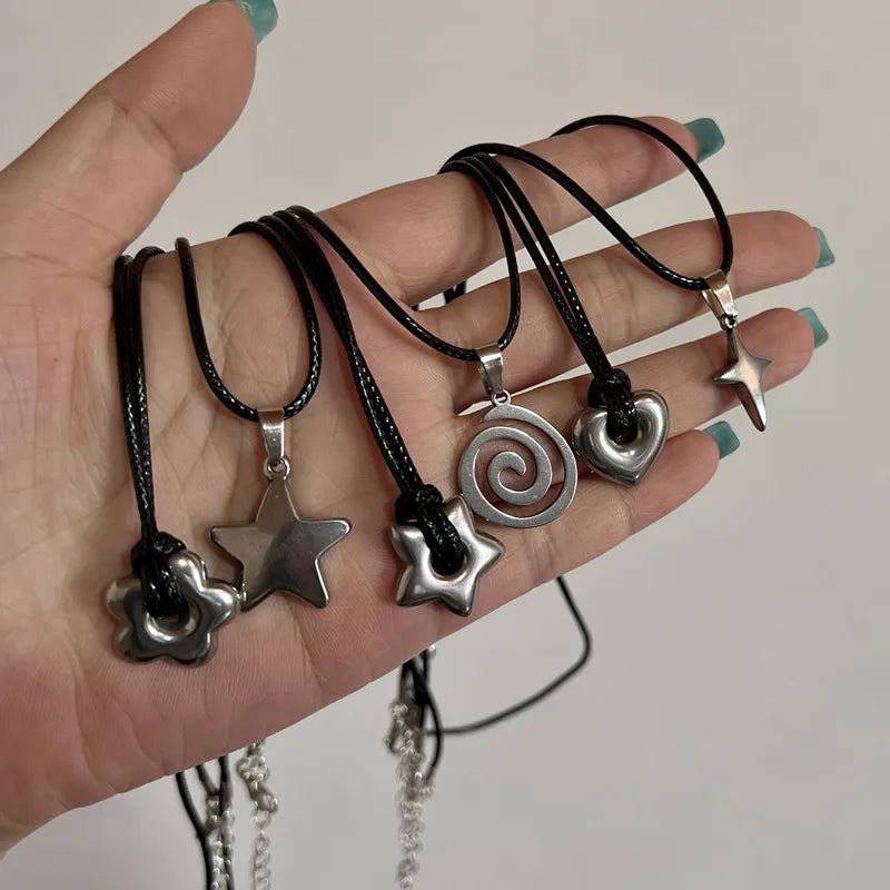 Collier avec pendentif pentagramme étoile en acier et titane creux pour femmes et hommes, chaîne en corde noire, ras du cou, bijoux de fête Y2k, nouvelle mode coréenne